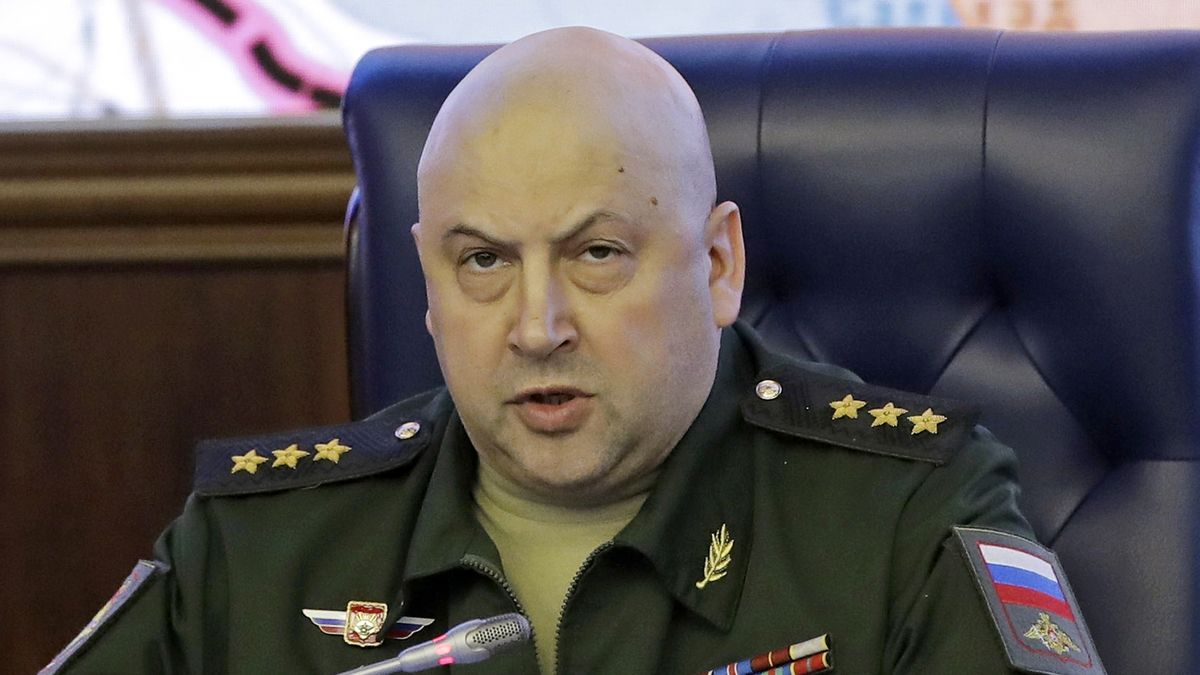 Generál Surovikin jako velitel ruského letectva končí
